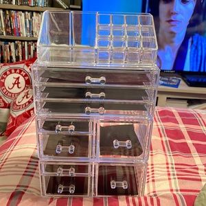 Makeup organizer